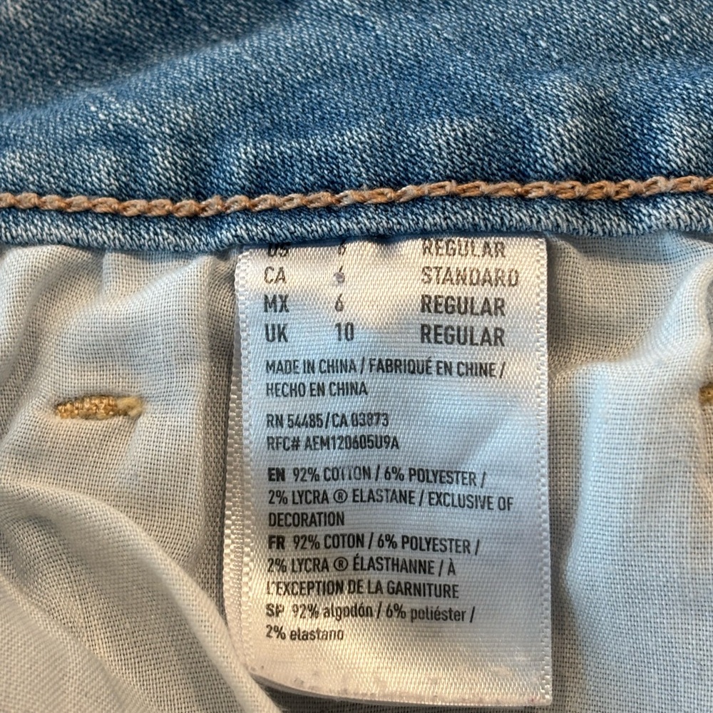American Eagle Outfitters Light Blue Ripped Jeans - Picture 6 of 6